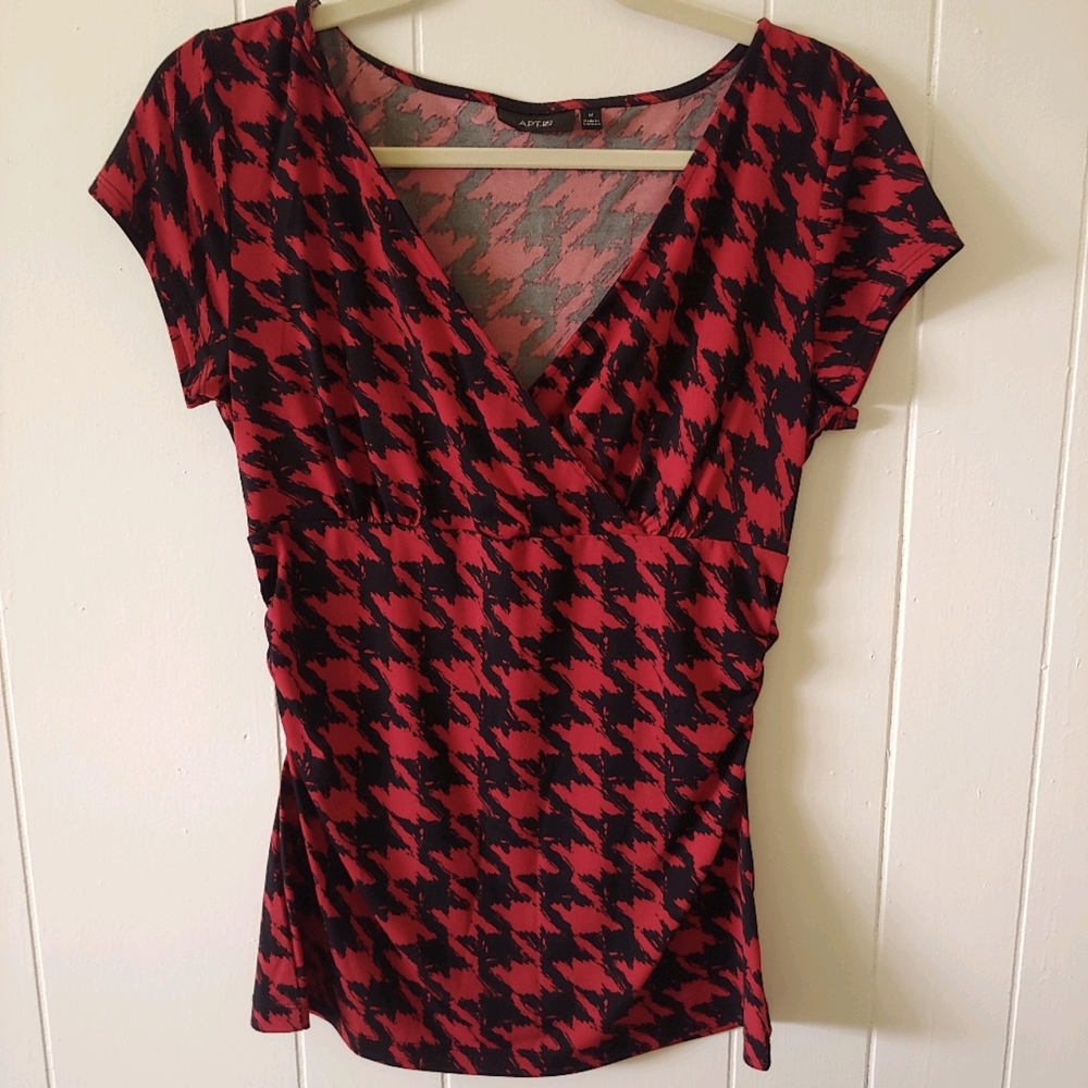 Surplice Stretch knit cap sleeve top